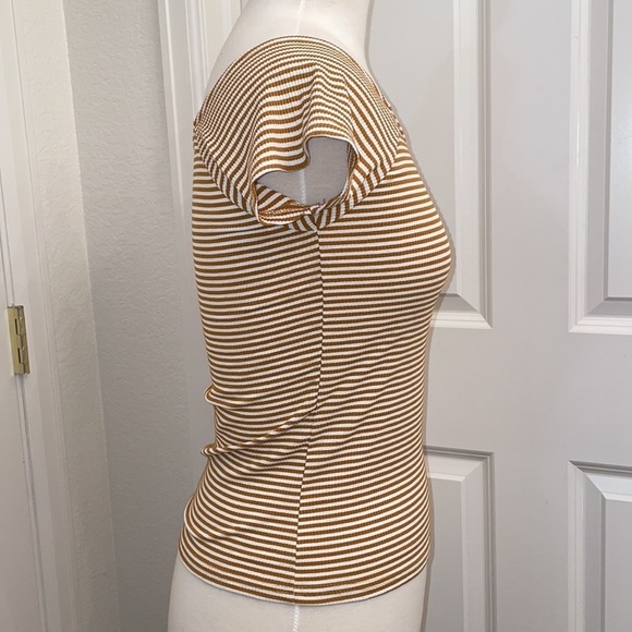 O'NEILL yellow and white striped scoop neck top in women's size Medium - Picture 3 of 9